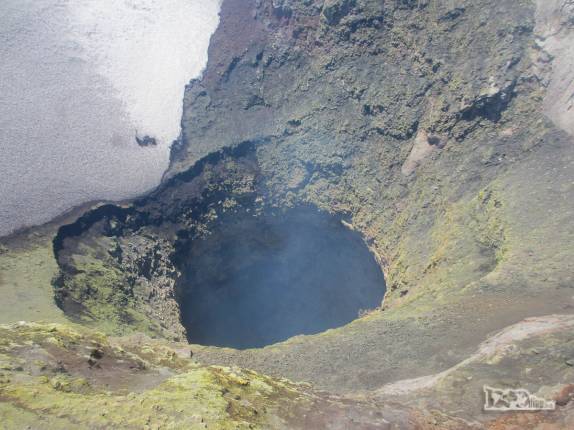 A cratera esfumaçada do vulcão Villarrica, na região de Pucón, no sul do Chile (foto de Haroldo Junqueira)